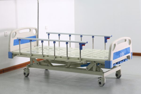 Three-Function Manual Hospital Bed (Adjustable height) - Image 4