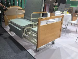 Wooden Electric Nursing Bed for Elderly & Patient Care (Home/Clinic Use)